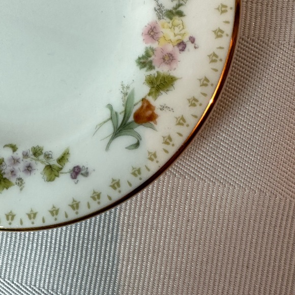 Small Wedgwood Mirabelle 3” Plate - Picture 10 of 13